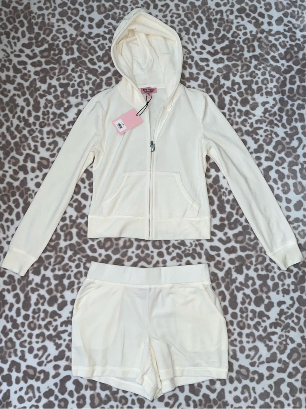 Juicy Couture Cream Velour Rhinestone Logo Hoodie & Shorts - Picture 2 of 4